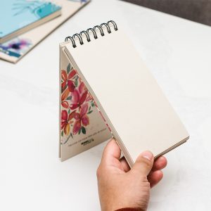 LIBRETA HOJAS LISAS FLORES COLORES